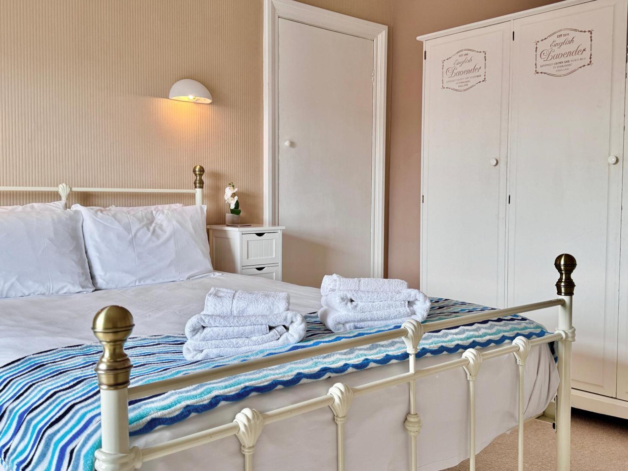 Apartment Victoria With Free Parking Scarborough Exterior foto